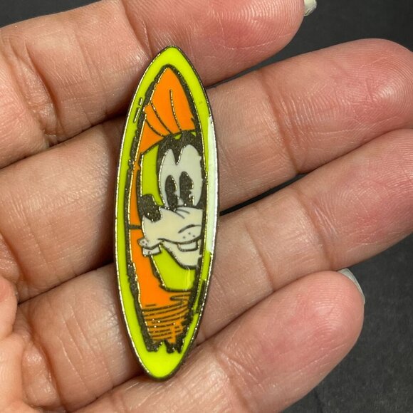 Disney Goofy Trading Pin Surfboard Lapel Pin Badge Brooch Accessories Jewelry - Picture 5 of 8